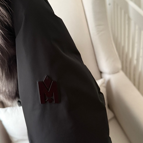 ADALI Down coat with silver fox fur Signature Mackage Collar
Small - Picture 5 of 6